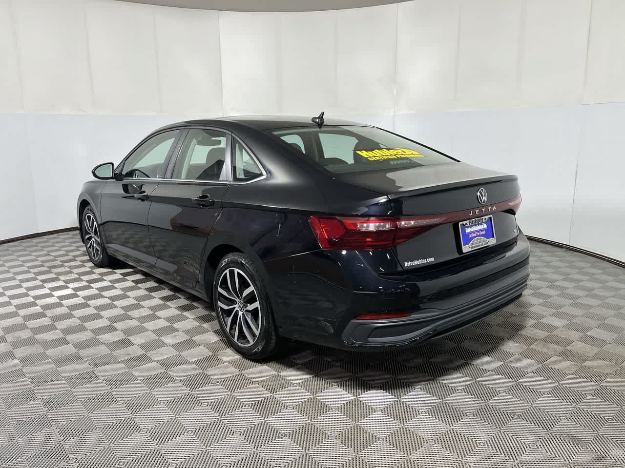 Used 2025 Volkswagen Jetta SE FWD image 6