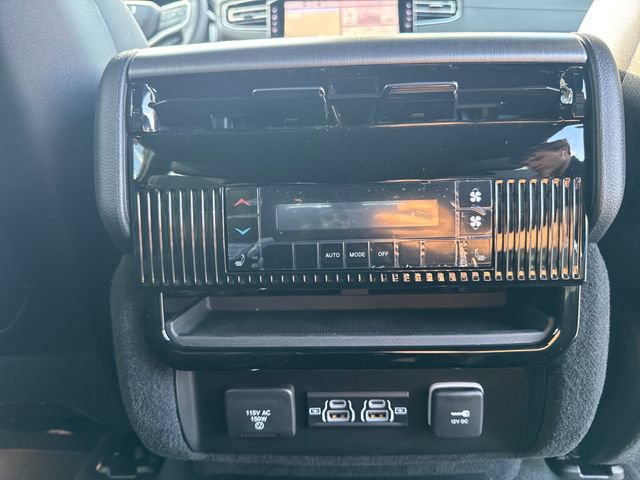 New 2026 Jeep Grand Wagoneer L Limited w/ Convenience Group I AWD/4WD image 32