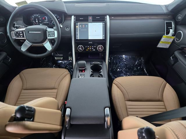 New 2025 Land Rover Discovery Dynamic SE image 4