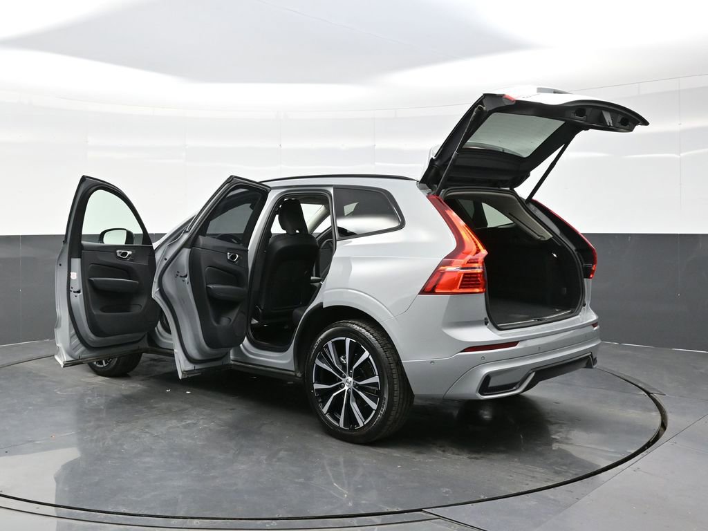 Used 2025 Volvo XC60 B5 Plus image 38