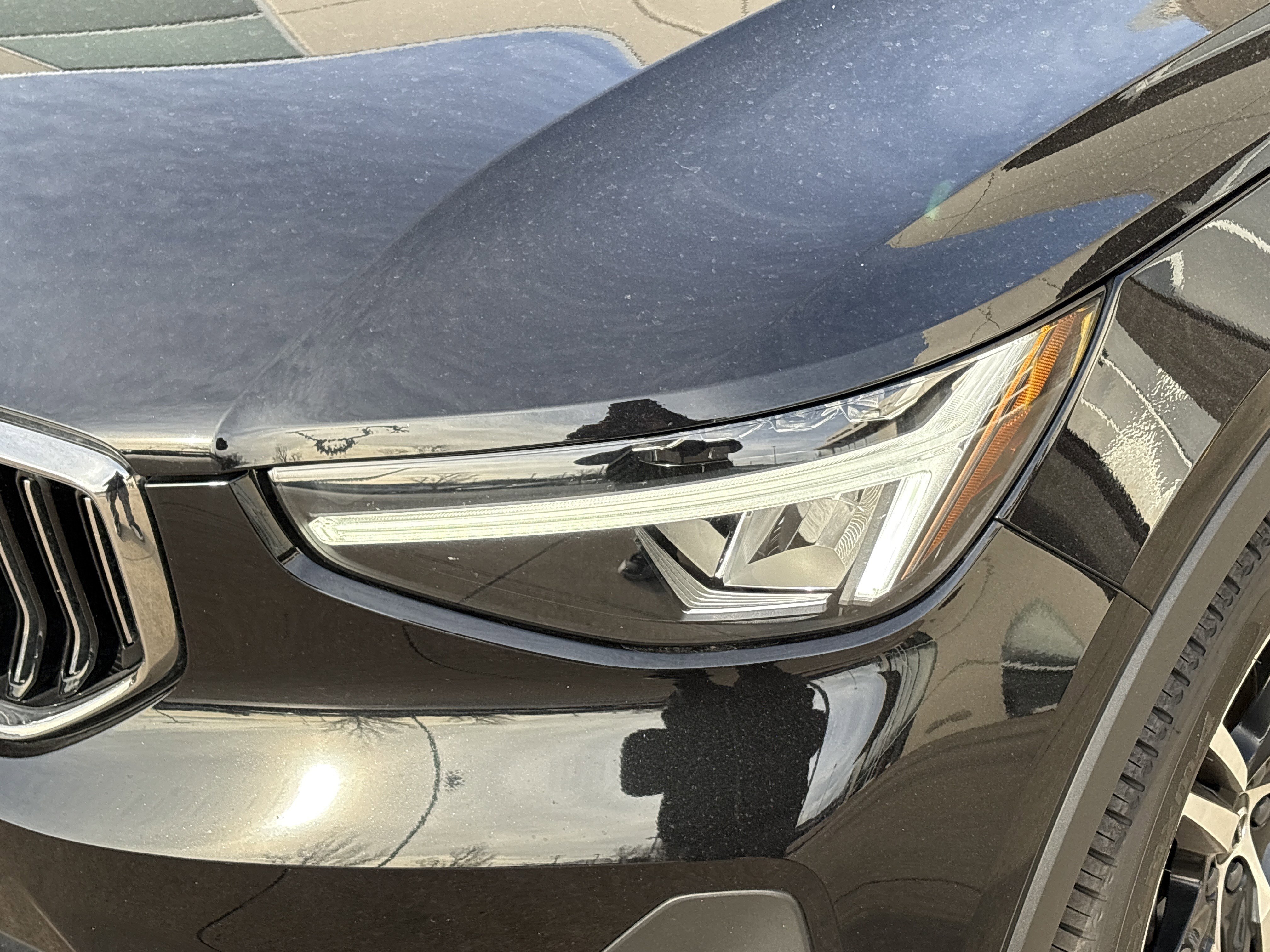 Used 2025 Volvo XC40 B5 Core image 6