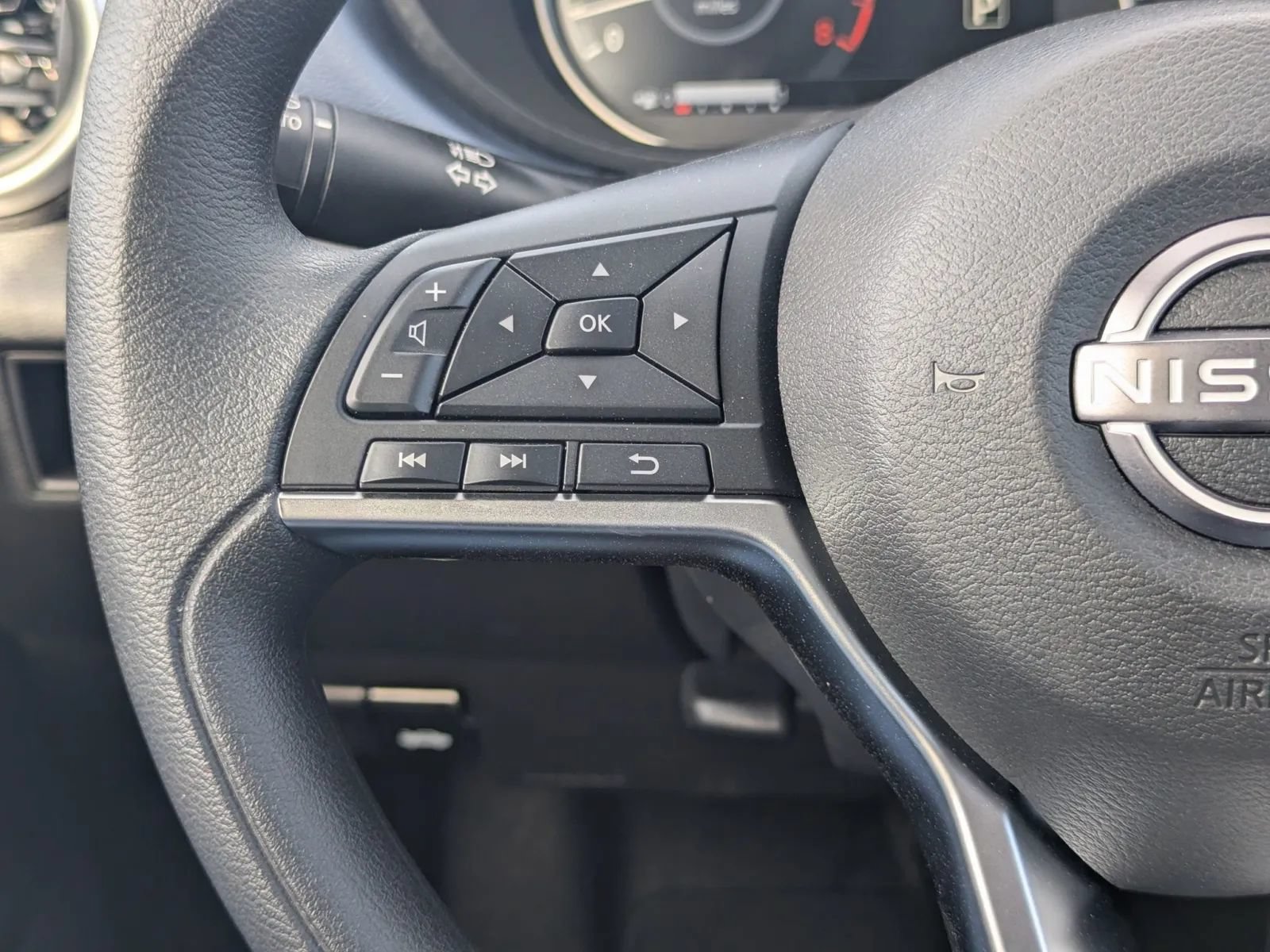New 2025 Nissan Versa SV w/ Trunk Package FWD image 17