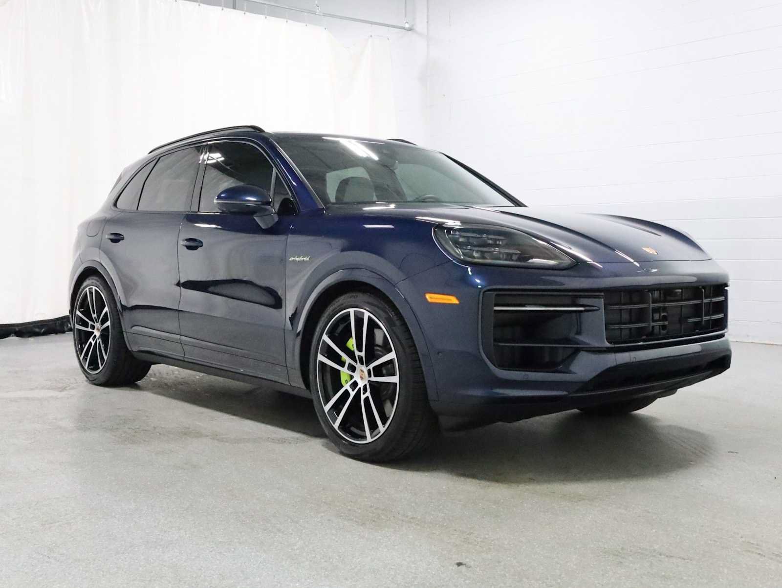Certified 2025 Porsche Cayenne E-Hybrid AWD/4WD image 13