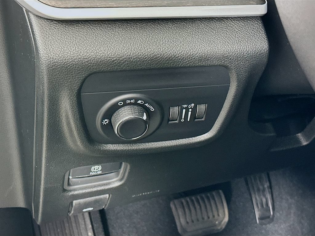 New 2026 Jeep Grand Cherokee Altitude AWD/4WD image 15