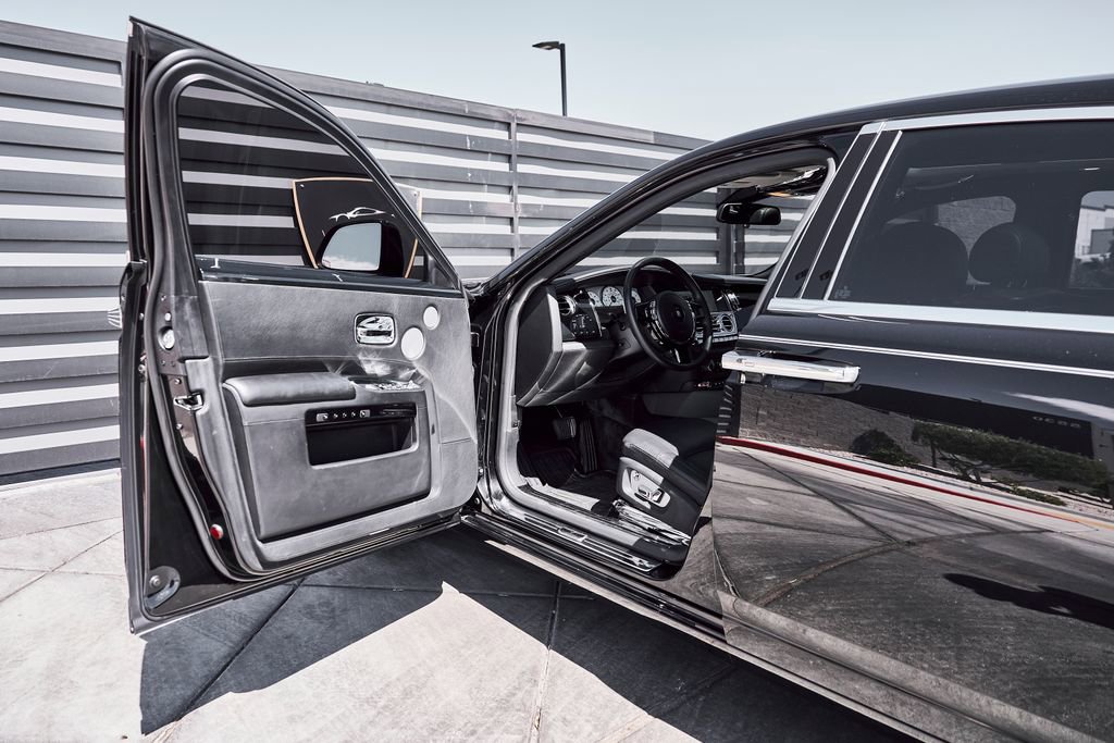 Used 2014 Rolls-Royce Ghost RWD image 32