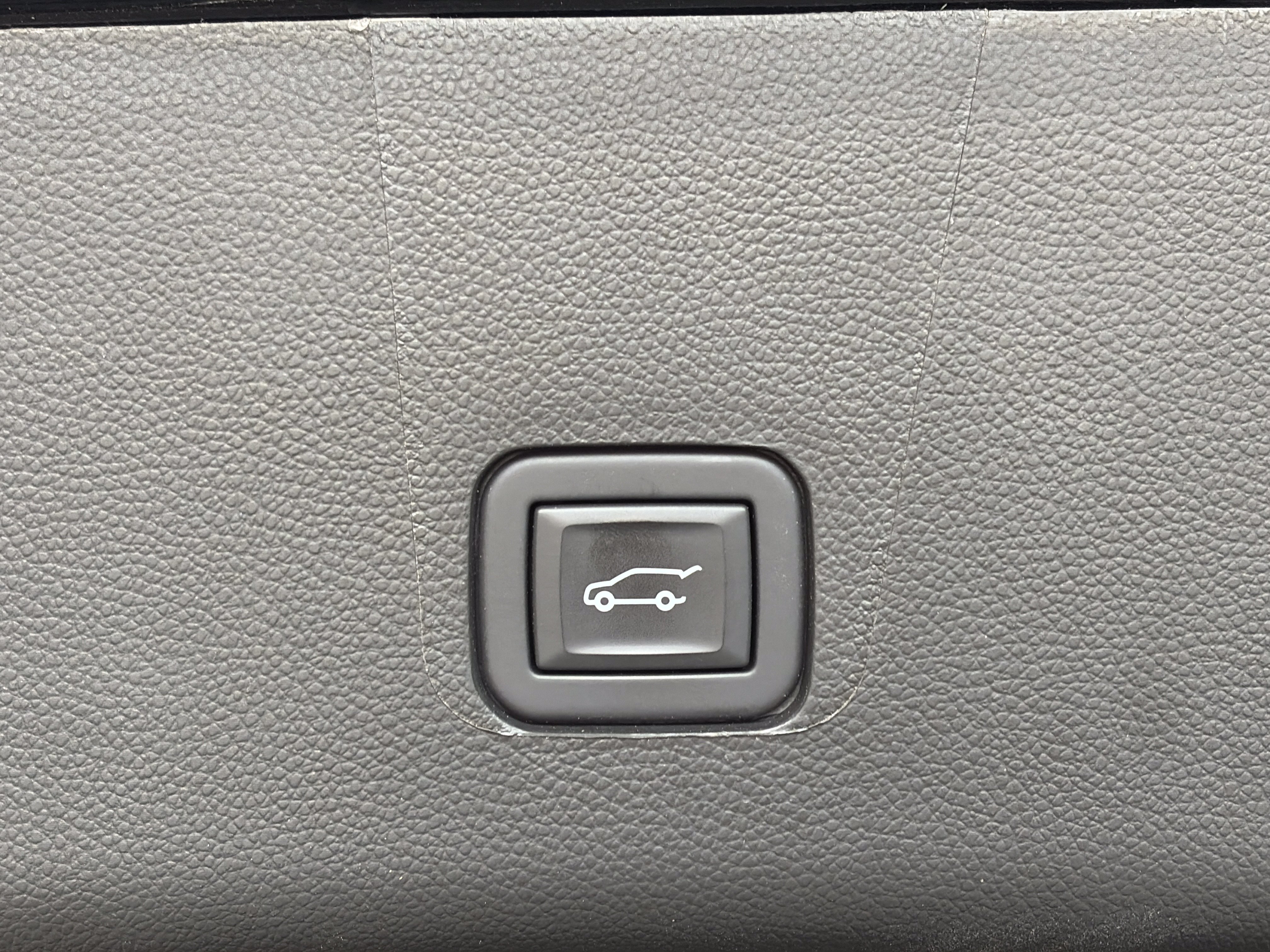 Used 2023 Chevrolet Traverse LT w/ LPO, Floor Liner Package AWD/4WD image 16