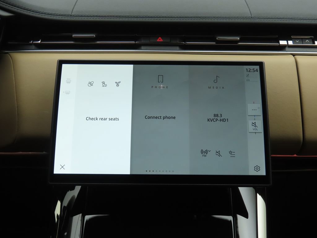 Used 2025 Land Rover Range Rover Sport SE image 11