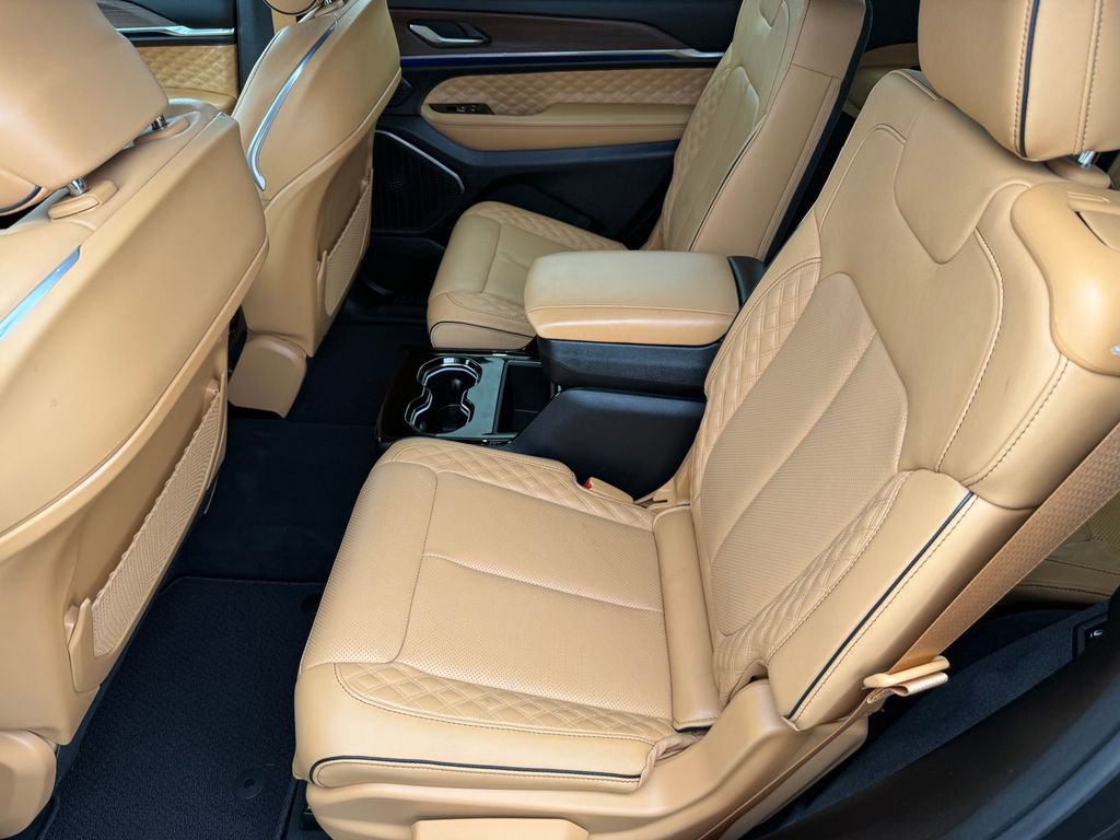 Used 2024 Jeep Grand Cherokee L Summit image 15