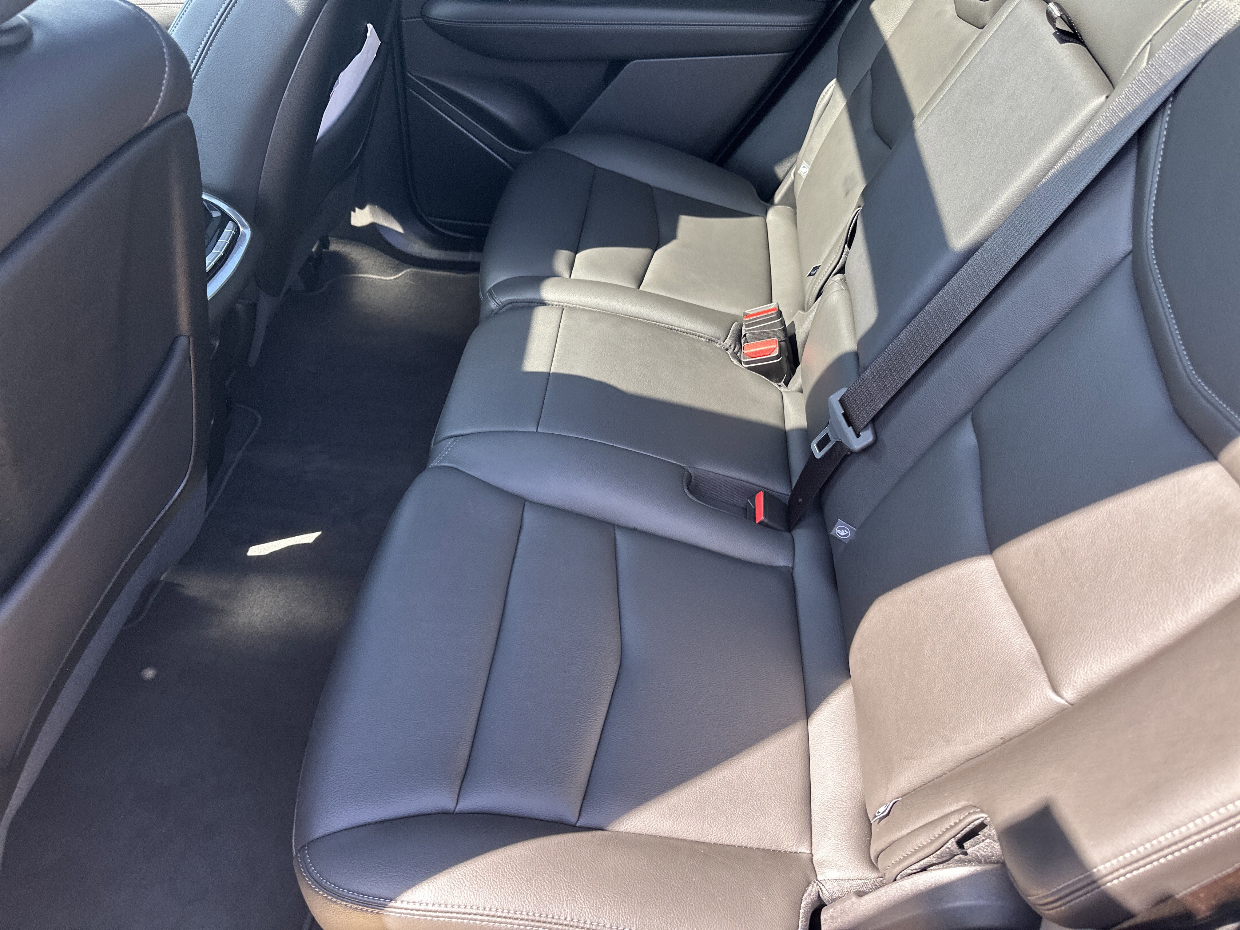 New 2025 Cadillac XT6 Luxury image 5