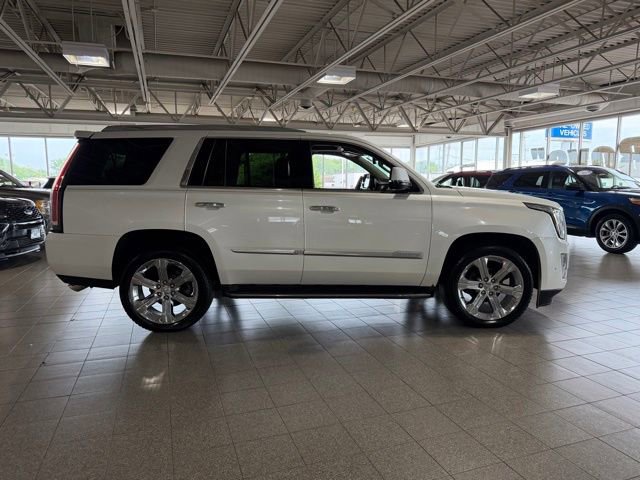 Used 2020 Cadillac Escalade Premium Luxury AWD/4WD image 10