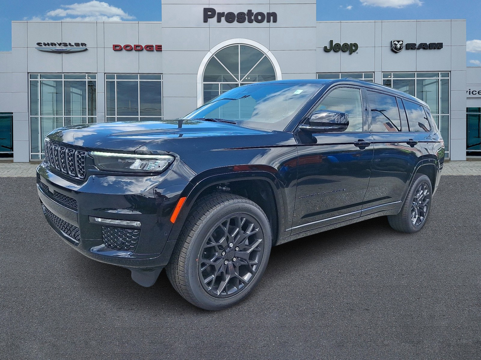 New 2025 Jeep Grand Cherokee L Summit image 1
