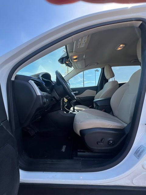 Used 2015 Jeep Cherokee Latitude FWD image 22