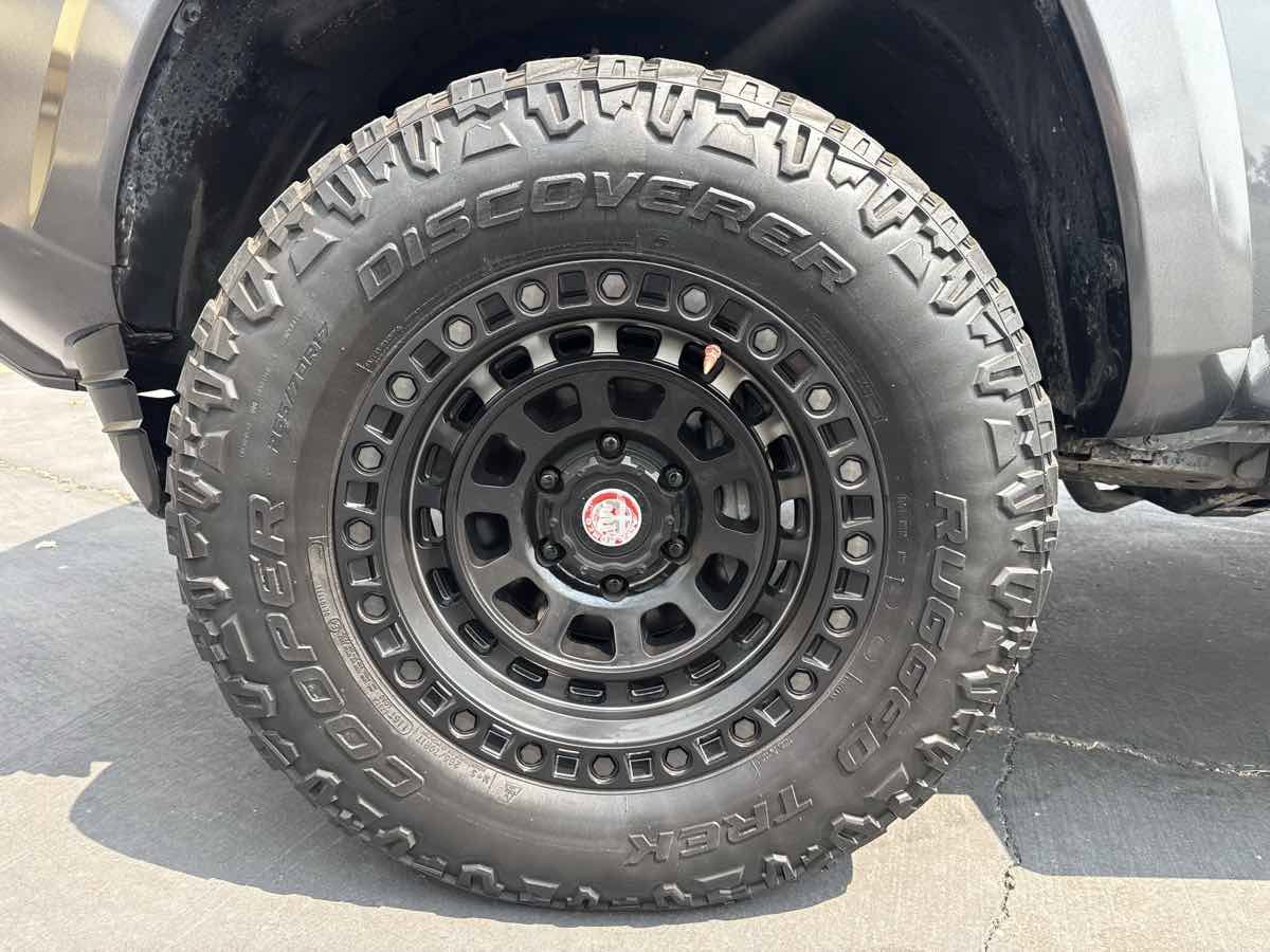 Used 2023 Toyota Tacoma TRD Sport w/ Black Out Package (TMS) AWD/4WD image 10