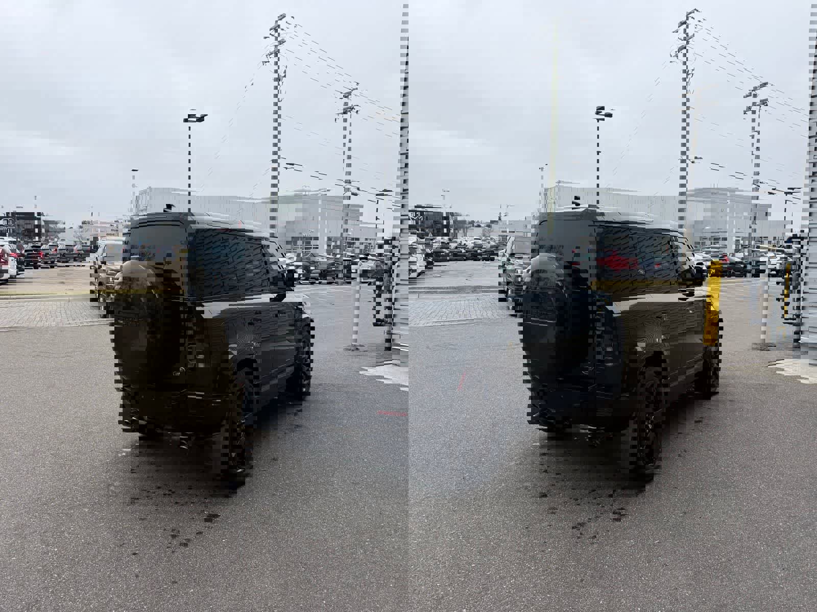 Used 2023 Land Rover Defender 110 V8 image 3