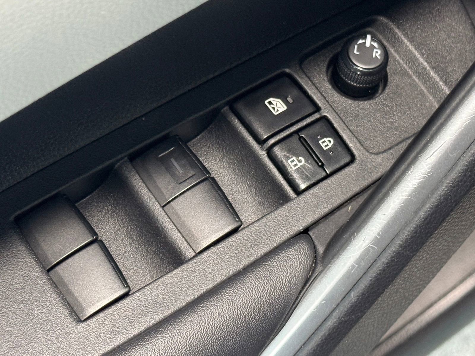 Used 2023 Toyota Corolla Cross L image 31