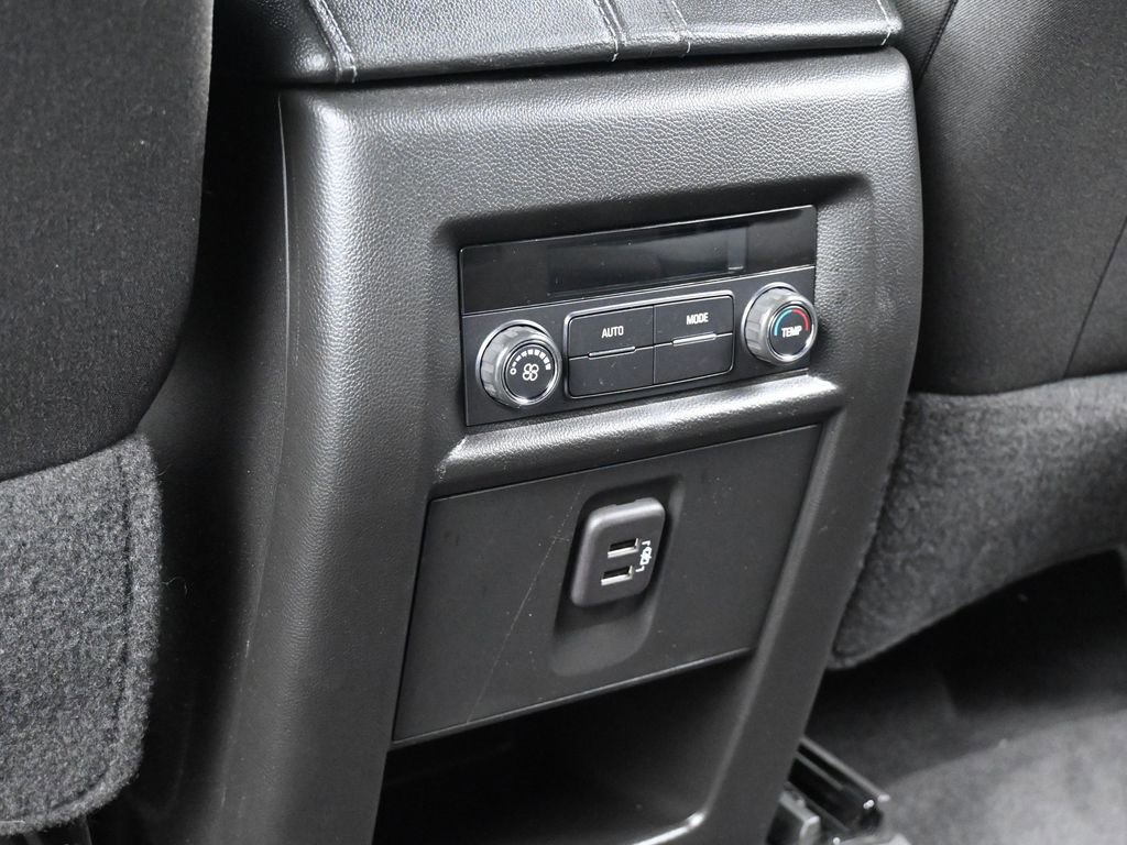 Used 2023 Chevrolet Traverse LT image 34