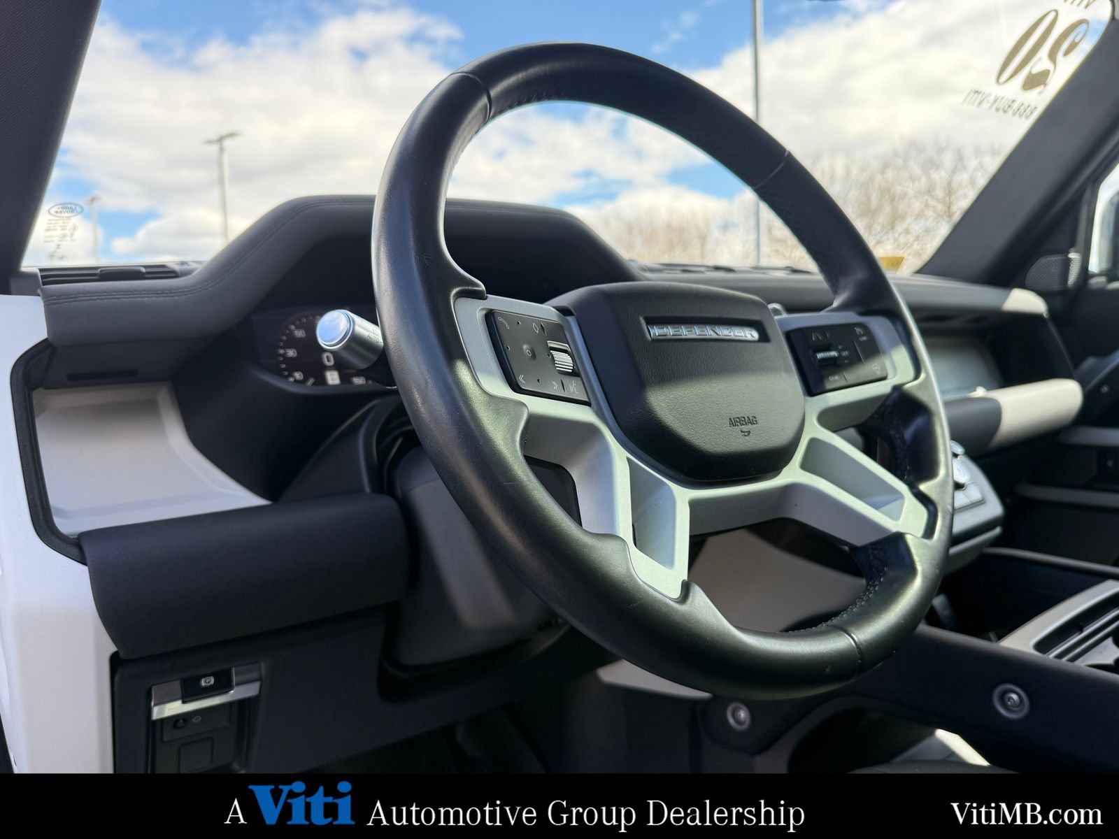 Used 2020 Land Rover Defender 110 First Edition AWD/4WD image 17