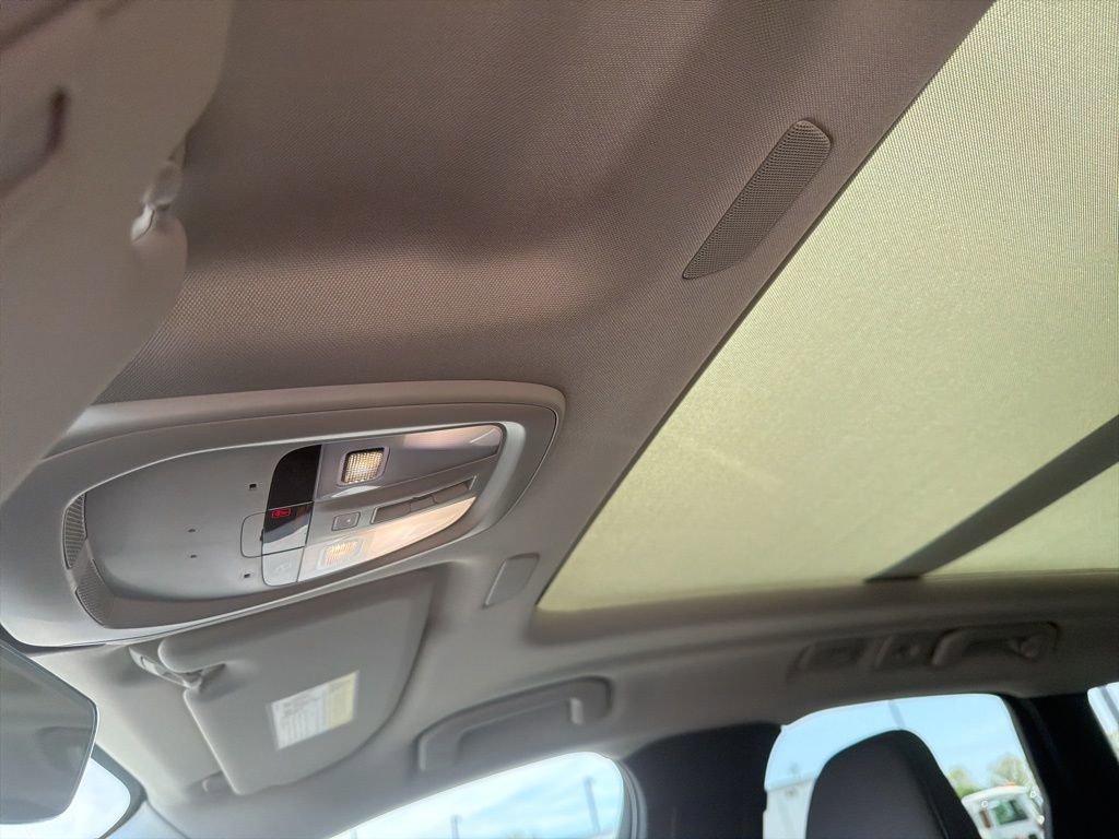 Used 2023 Volvo XC60 B5 Plus image 12