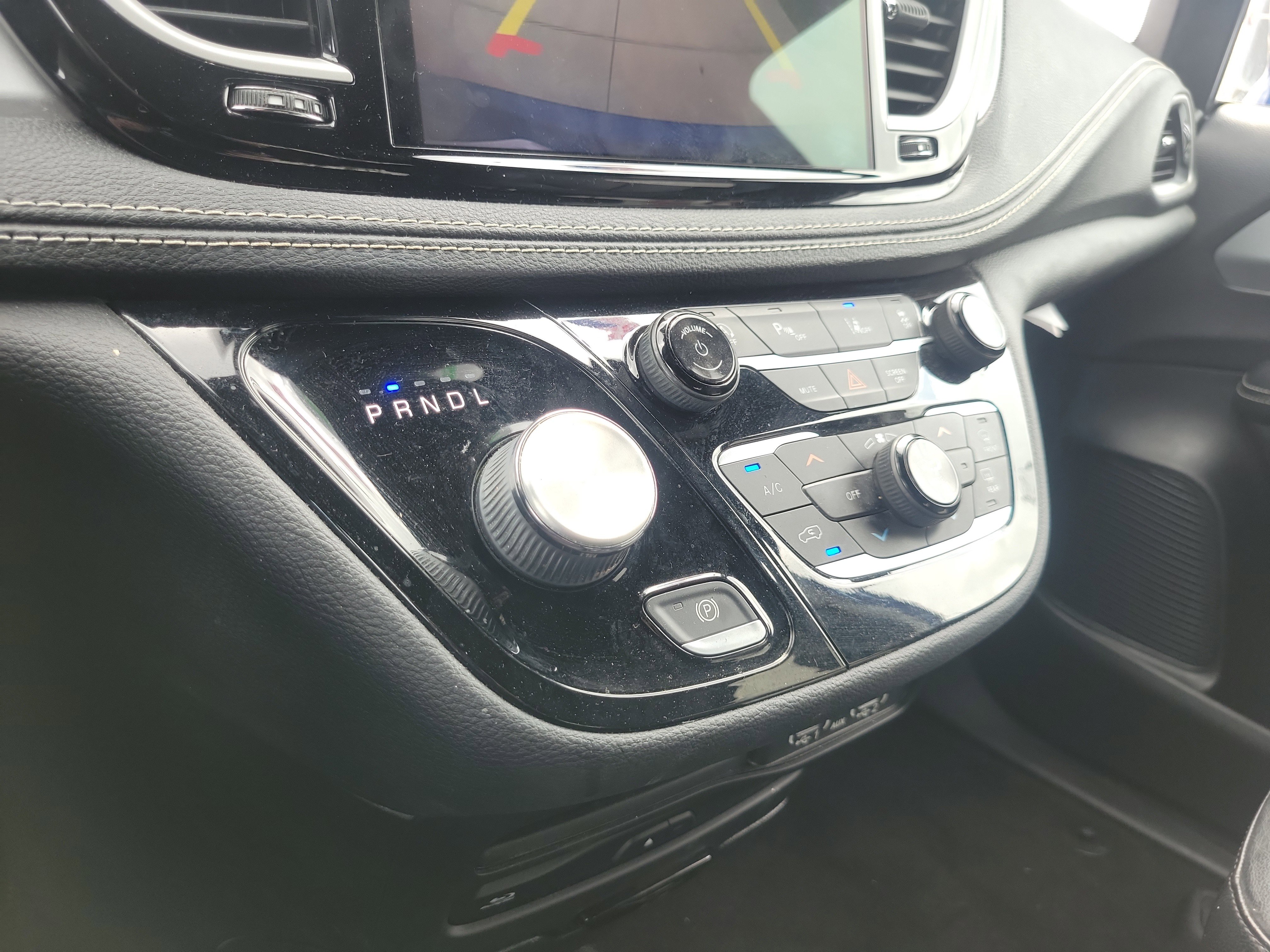 Used 2021 Chrysler Pacifica Touring-L w/ Uconnect Theater Family Group image 29