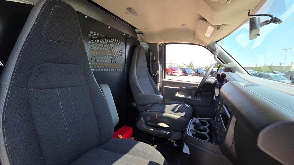 Used 2025 GMC Savana 2500 w/ Driver Convenience Package RWD image 11