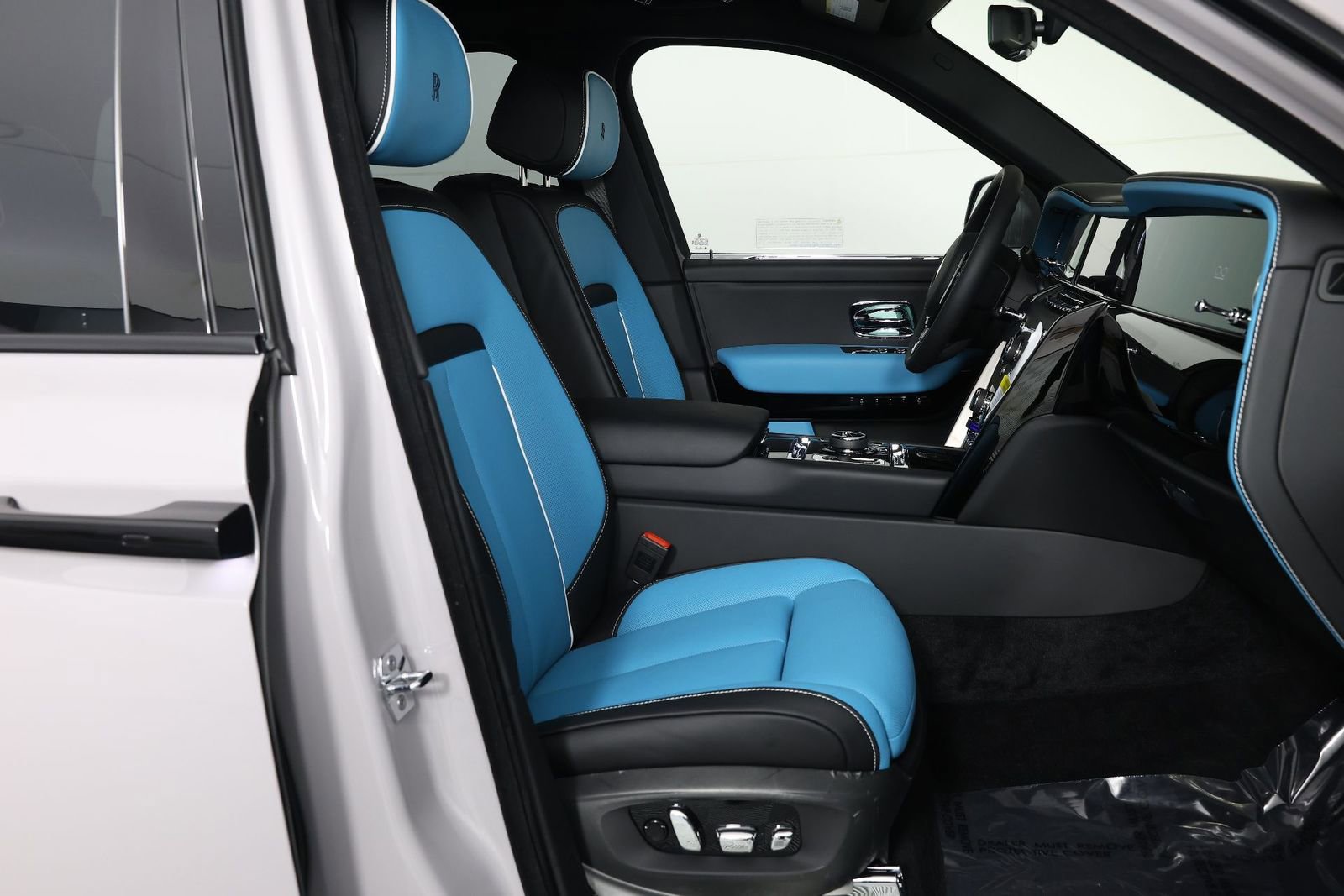 New 2026 Rolls-Royce Cullinan Black Badge image 35