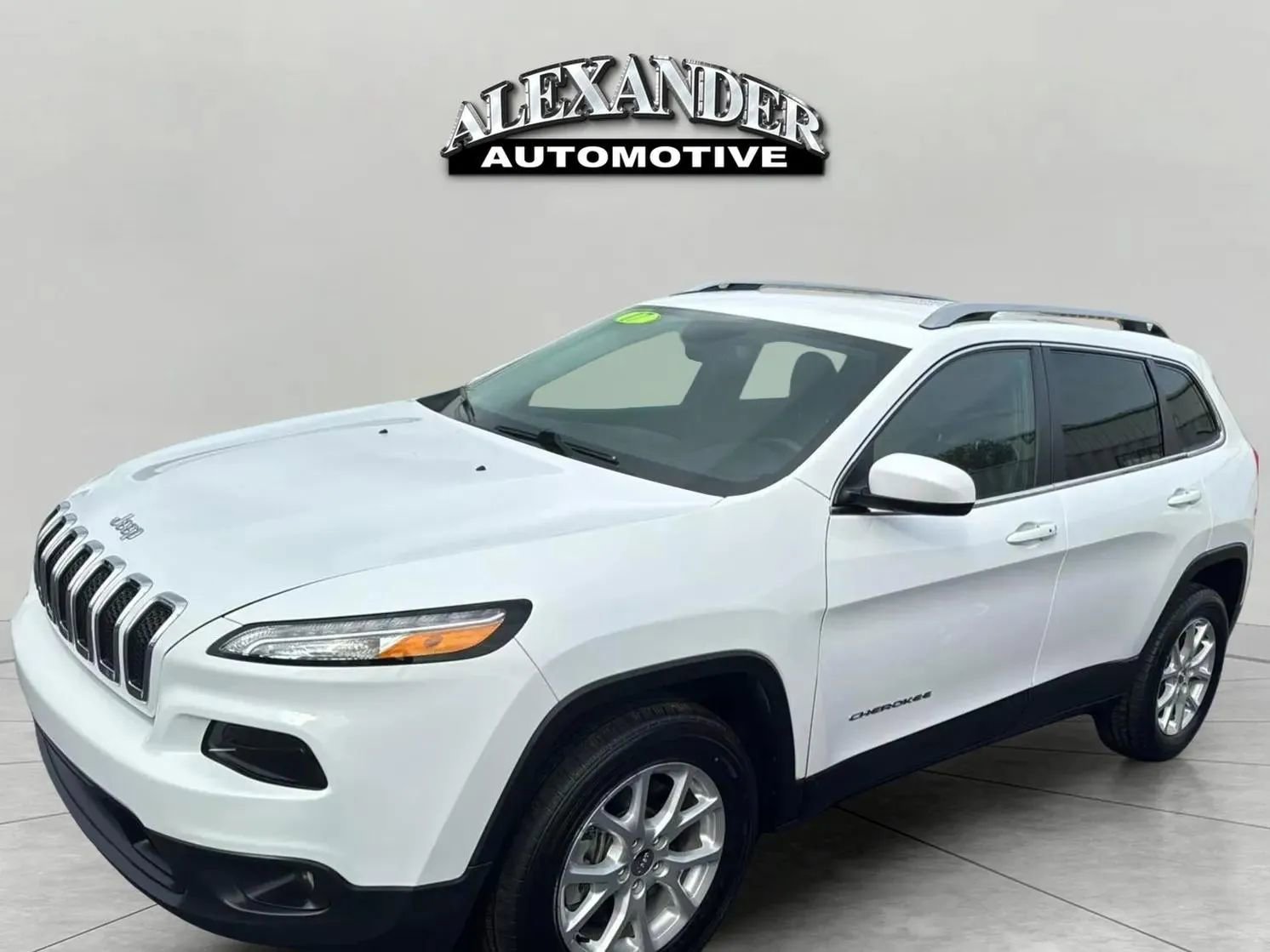 Used 2017 Jeep Cherokee Latitude w/ Comfort/Convenience Group image 2