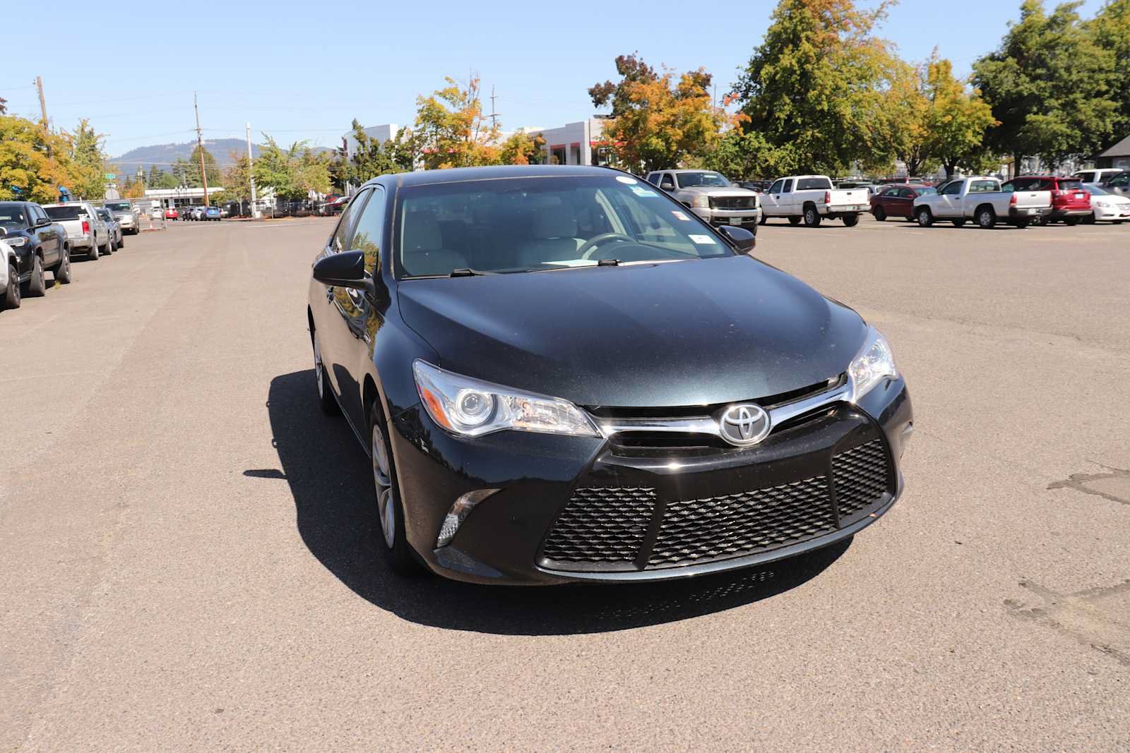 Used 2015 Toyota Camry LE FWD image 3
