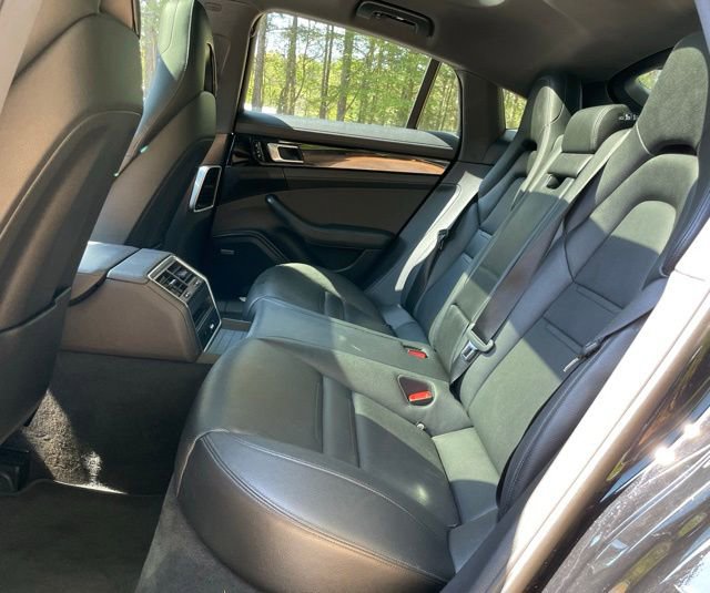 Used 2020 Porsche Panamera image 15