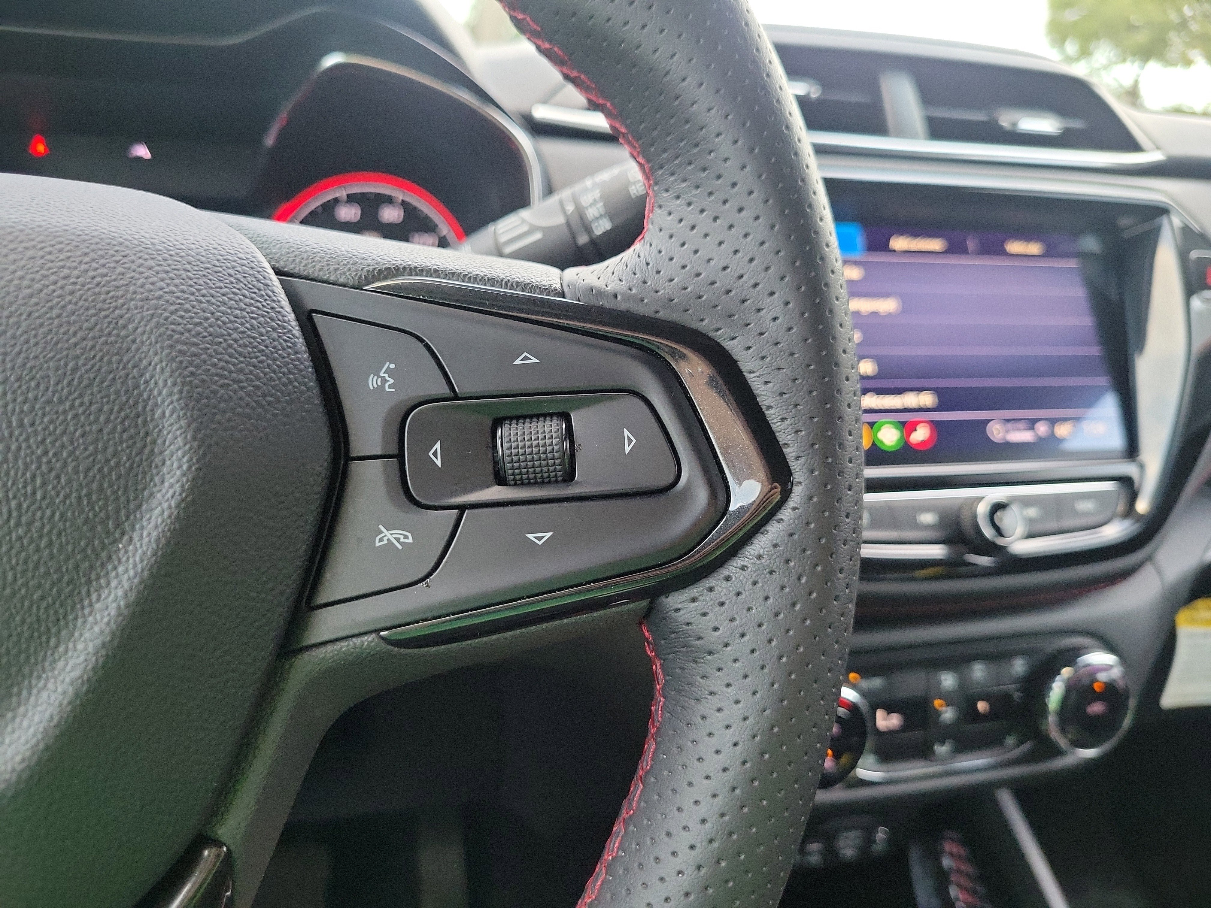 Used 2023 Chevrolet TrailBlazer RS w/ Technology Package image 17