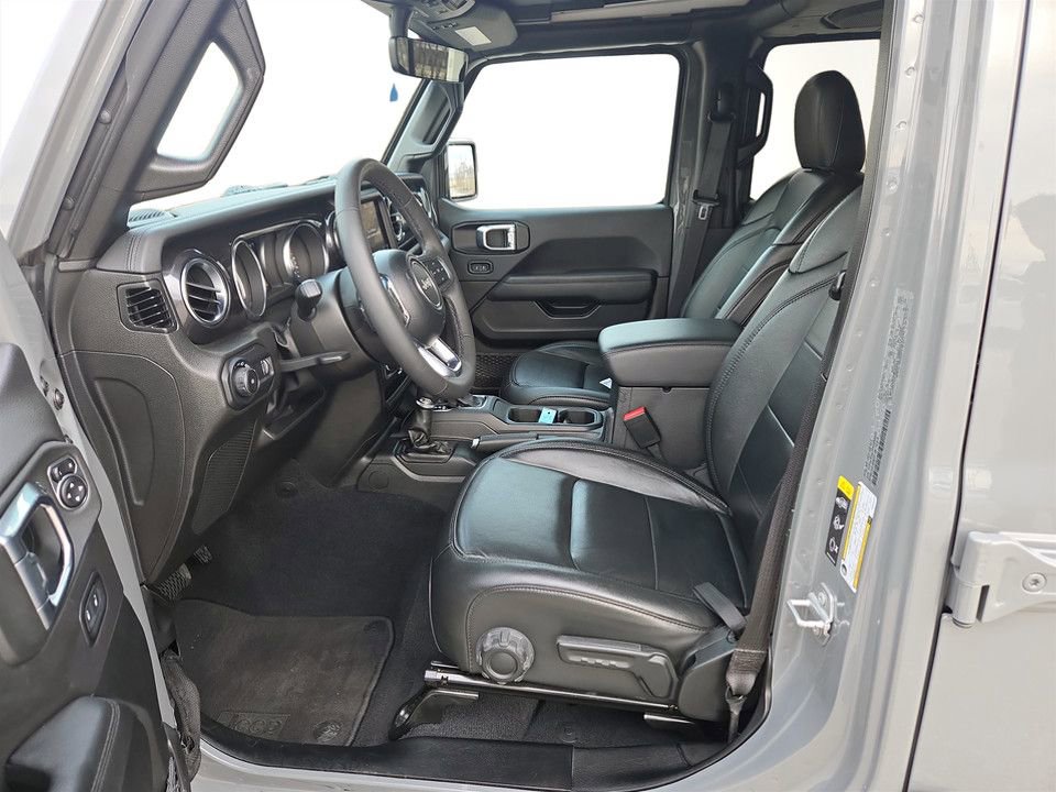 Used 2023 Jeep Wrangler Altitude image 28