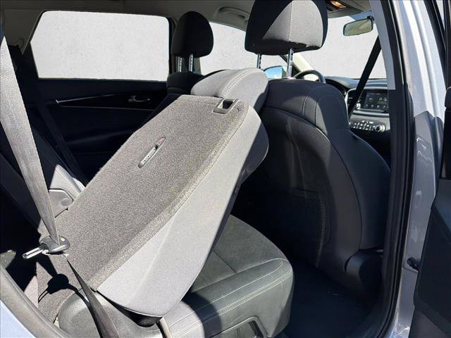 Used 2020 Kia Sorento FWD V6 image 26
