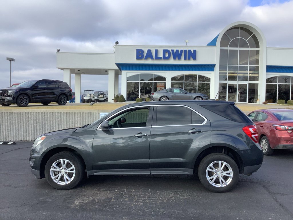 Used 2017 Chevrolet Equinox LS image 4