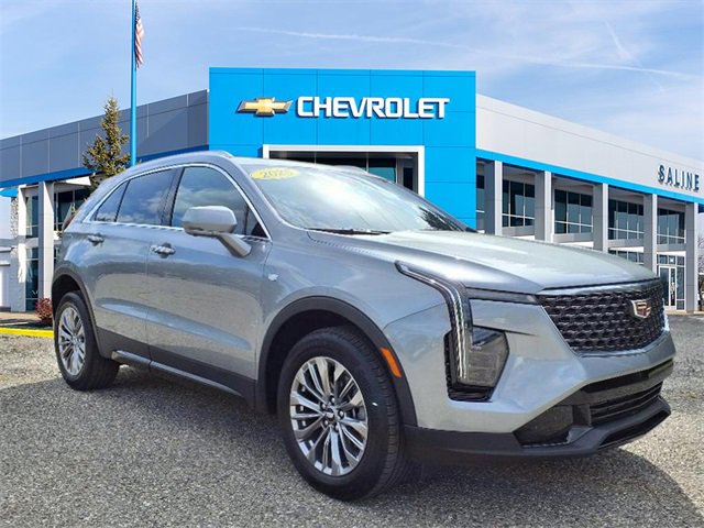 Used 2025 Cadillac XT4 Premium Luxury image 1