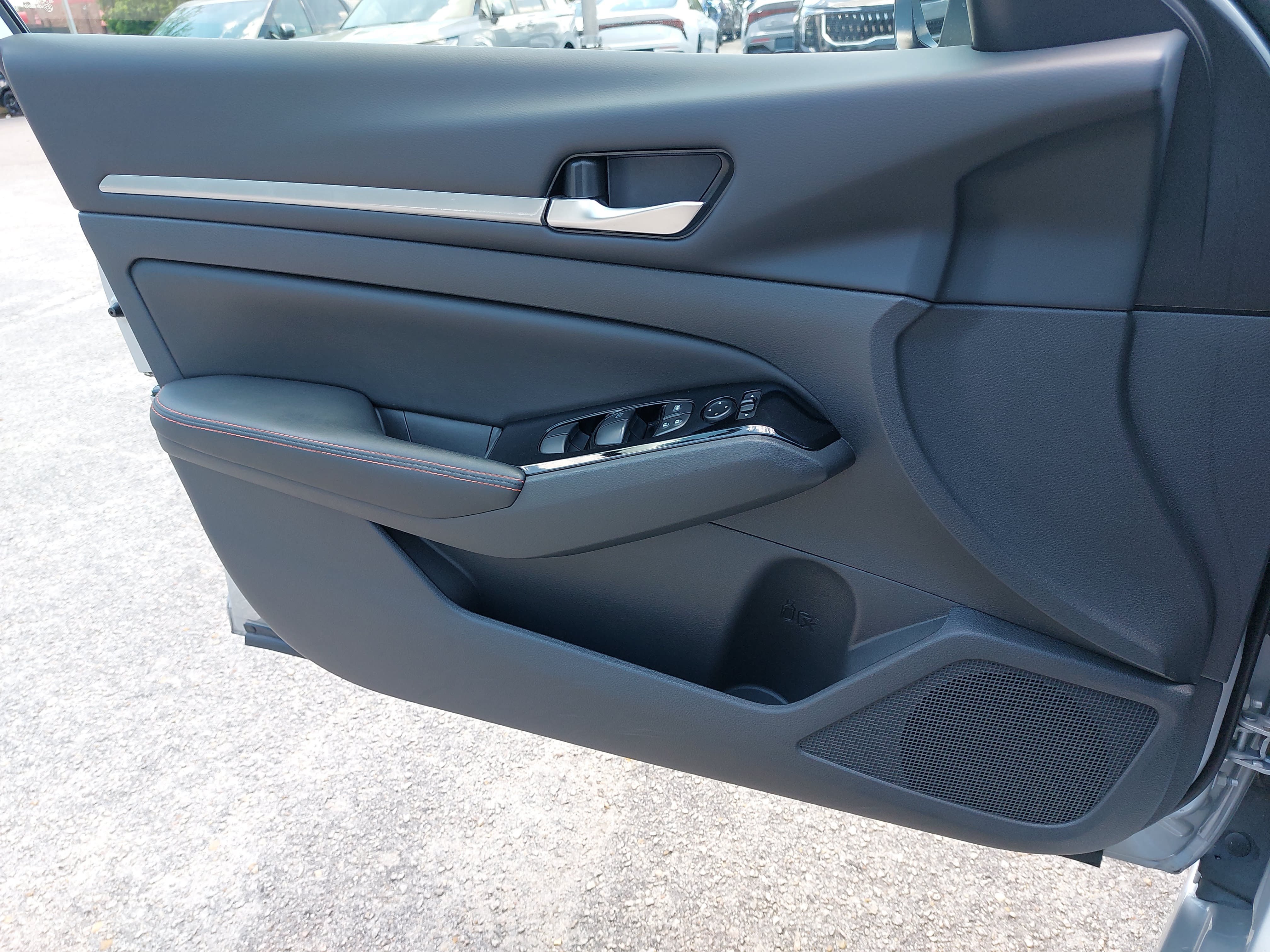 Used 2024 Nissan Altima 2.5 SR FWD image 28