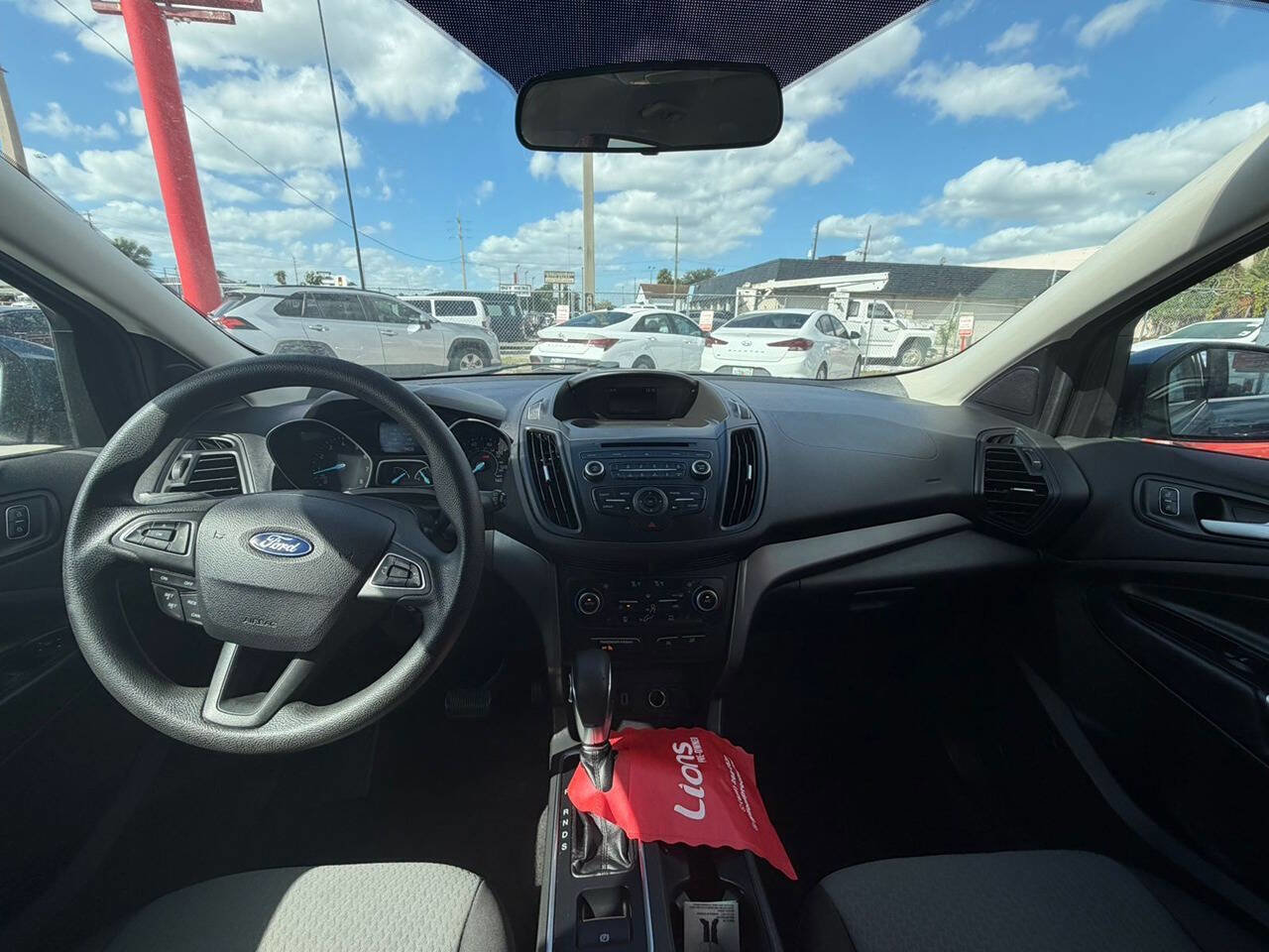 Used 2018 Ford Escape SE image 2