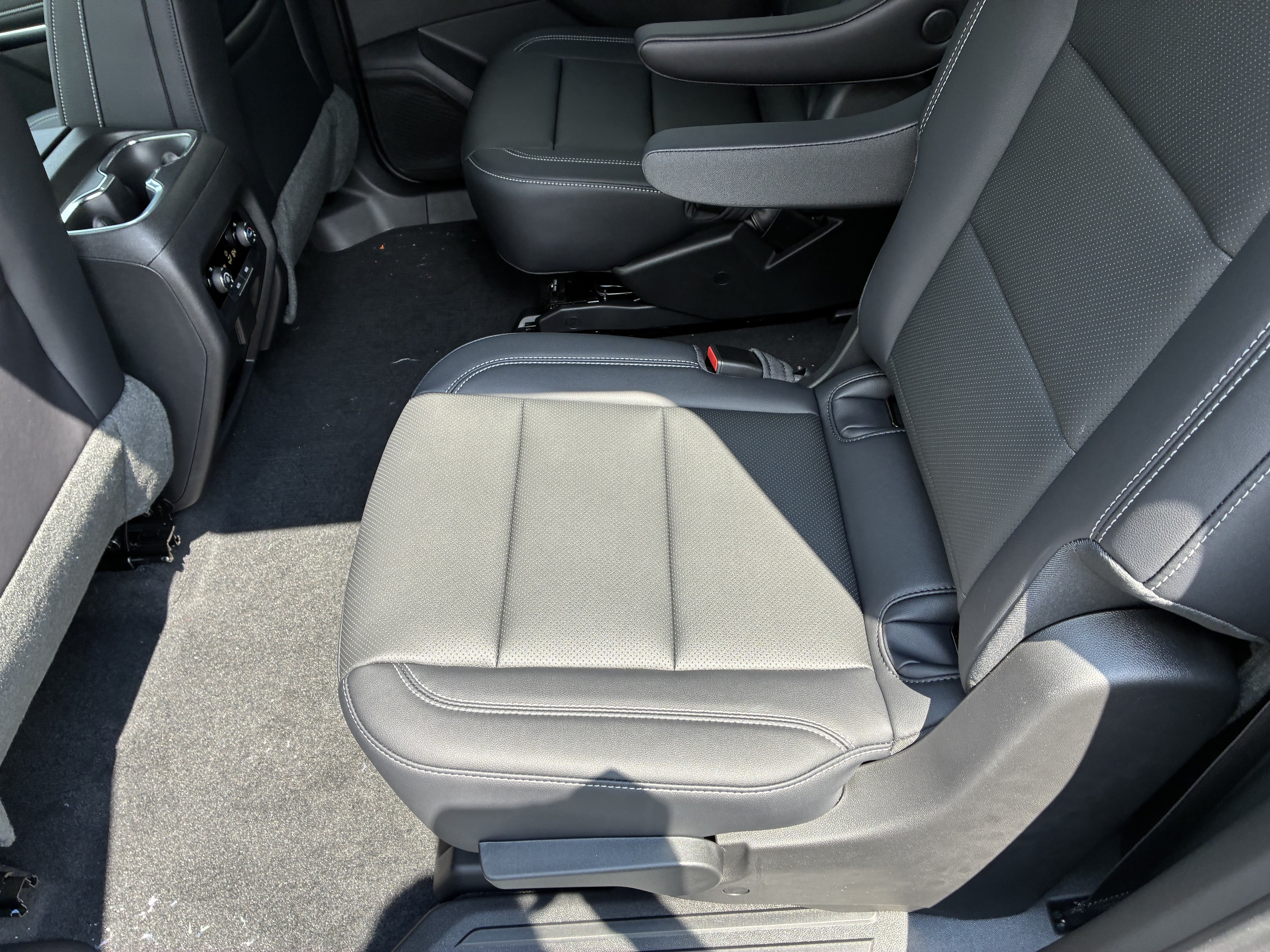 New 2027 Chevrolet Traverse LT w/ Driver Confidence Package FWD image 14