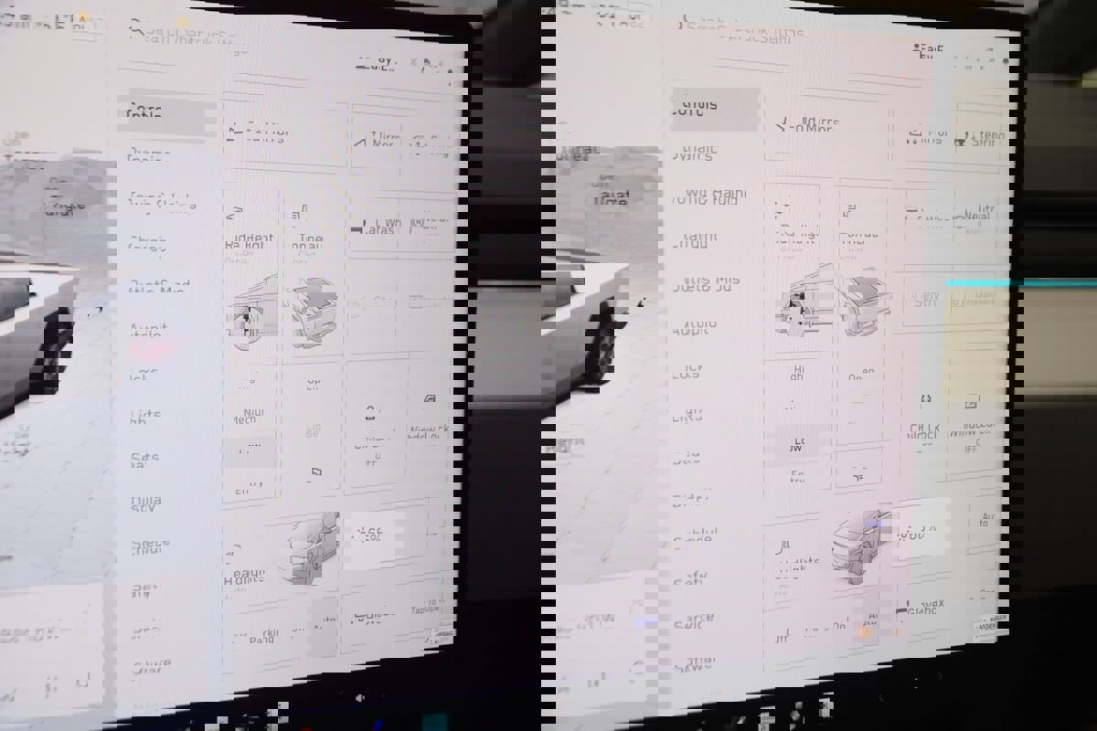 Used 2024 Tesla Cybertruck AWD Crew Cab image 36