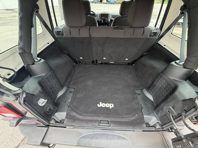 Used 2014 Jeep Wrangler Unlimited Sport w/ Connectivity Group AWD/4WD image 17
