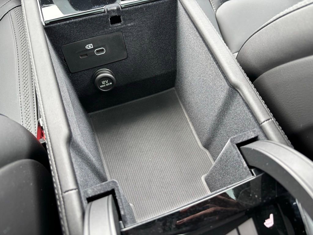 Certified 2026 Volvo XC90 B6 Plus w/ Protection Package Premier image 12