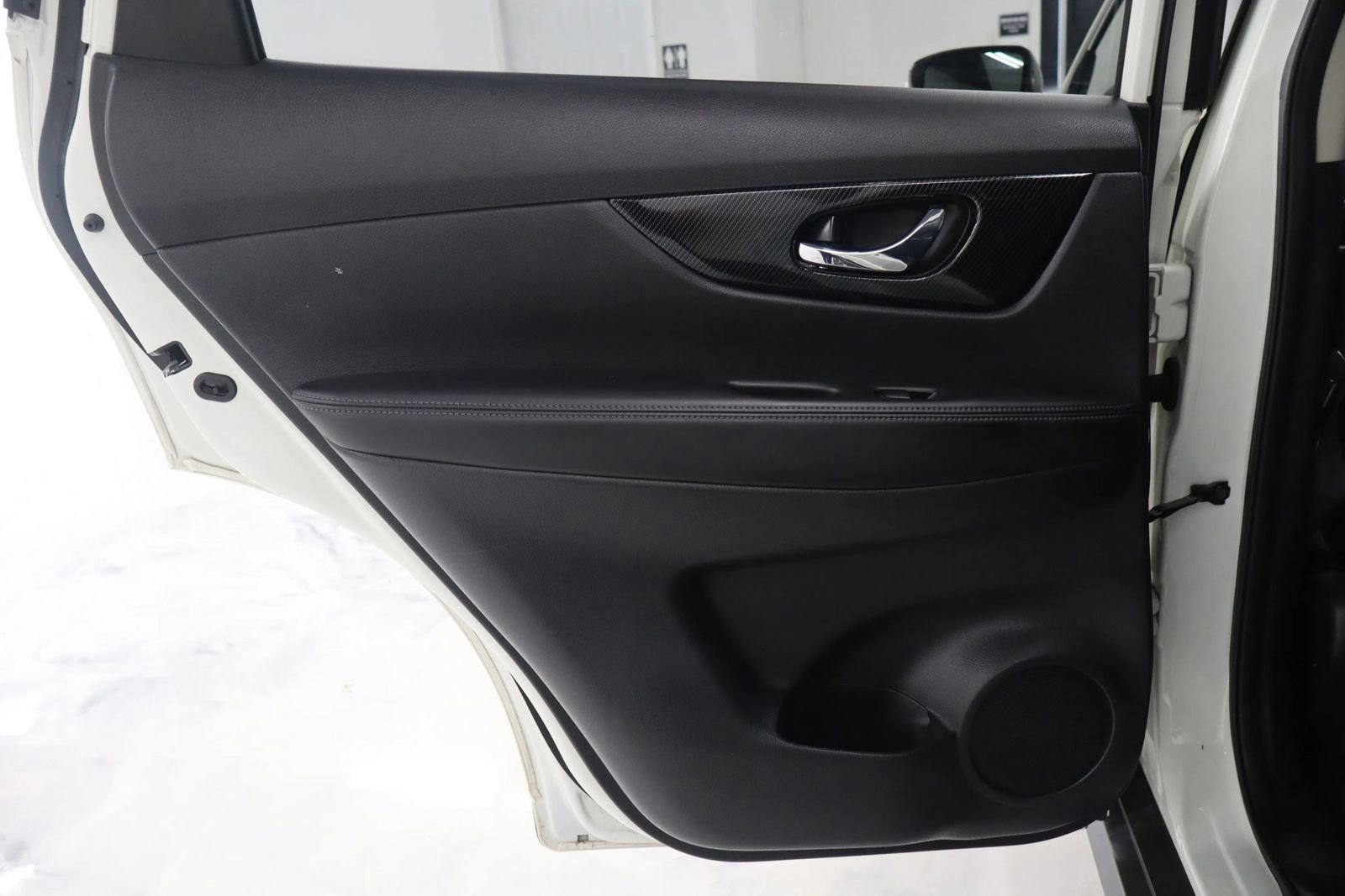 Used 2017 Nissan Rogue SL w/ SL Premium Package AWD/4WD image 14