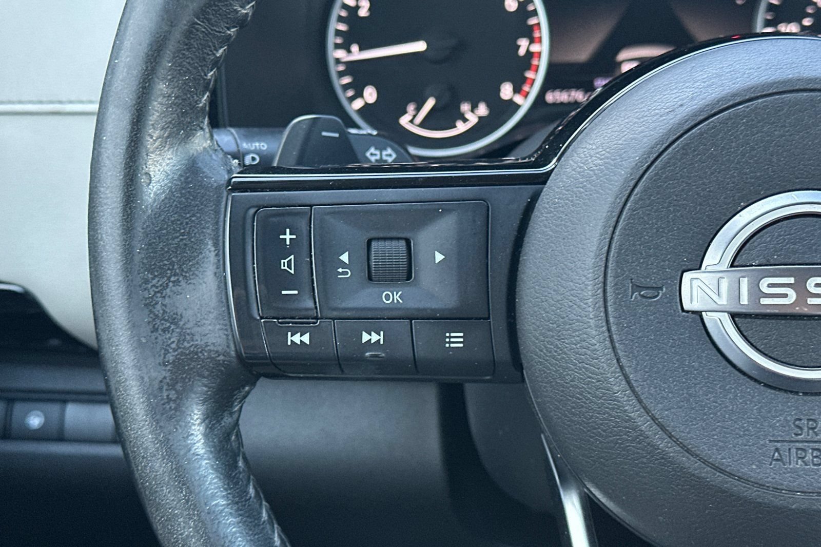 Used 2022 Nissan Pathfinder SV w/ SV Black Package FWD image 32