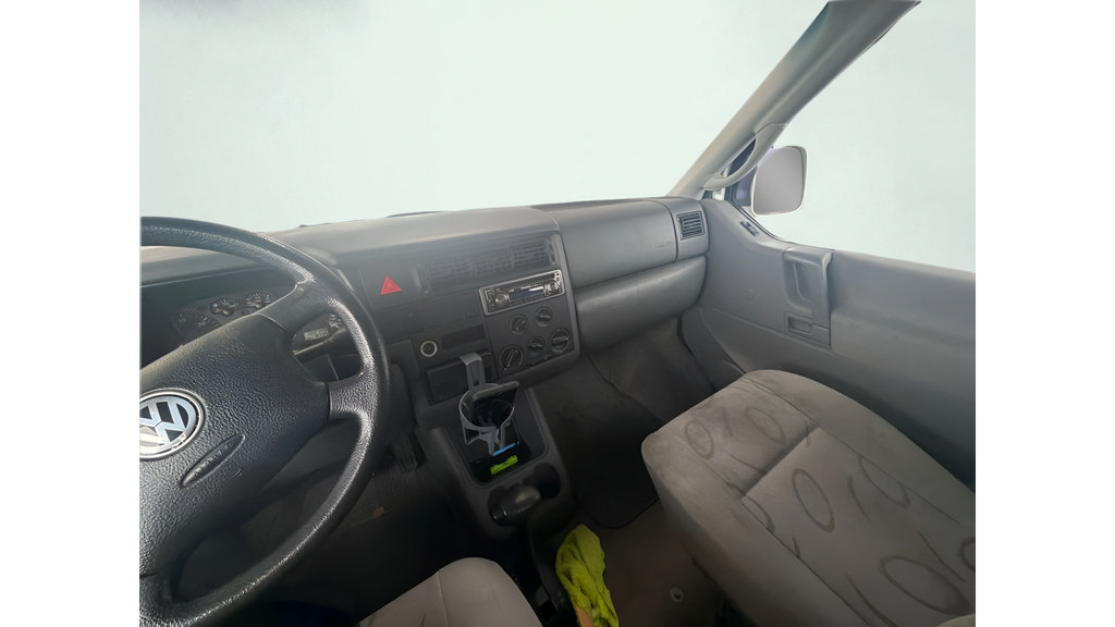 Used 2001 Volkswagen Eurovan FWD image 9