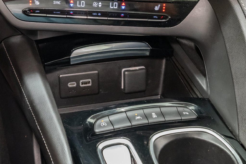 Used 2023 Buick Envision Essence w/ Sport Touring Package FWD image 27