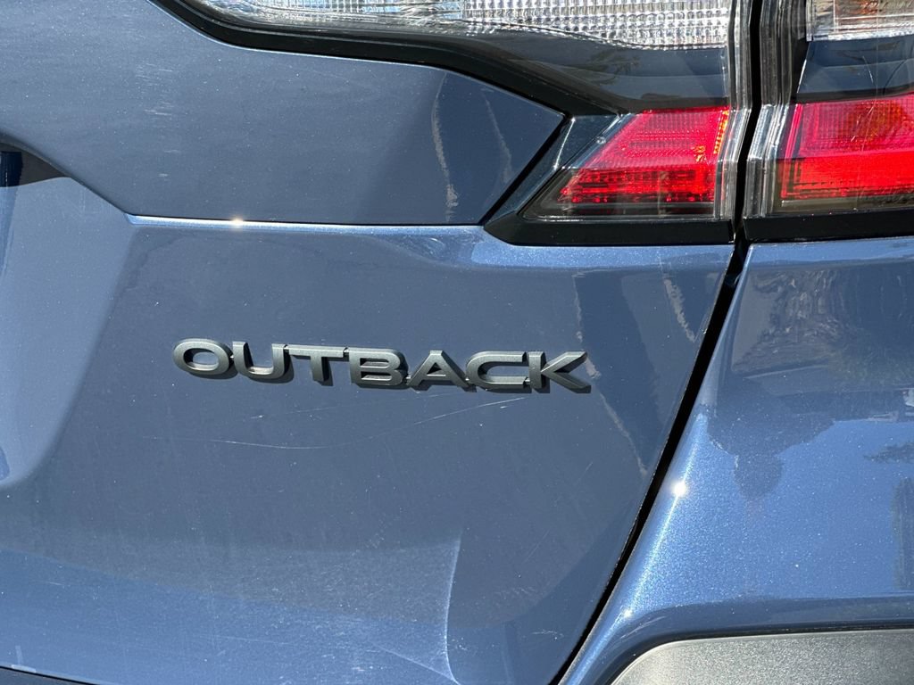 Used 2025 Subaru Outback Onyx Edition AWD/4WD image 38