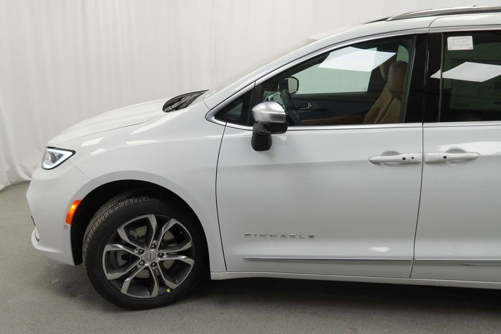 New 2026 Chrysler Pacifica Pinnacle image 15