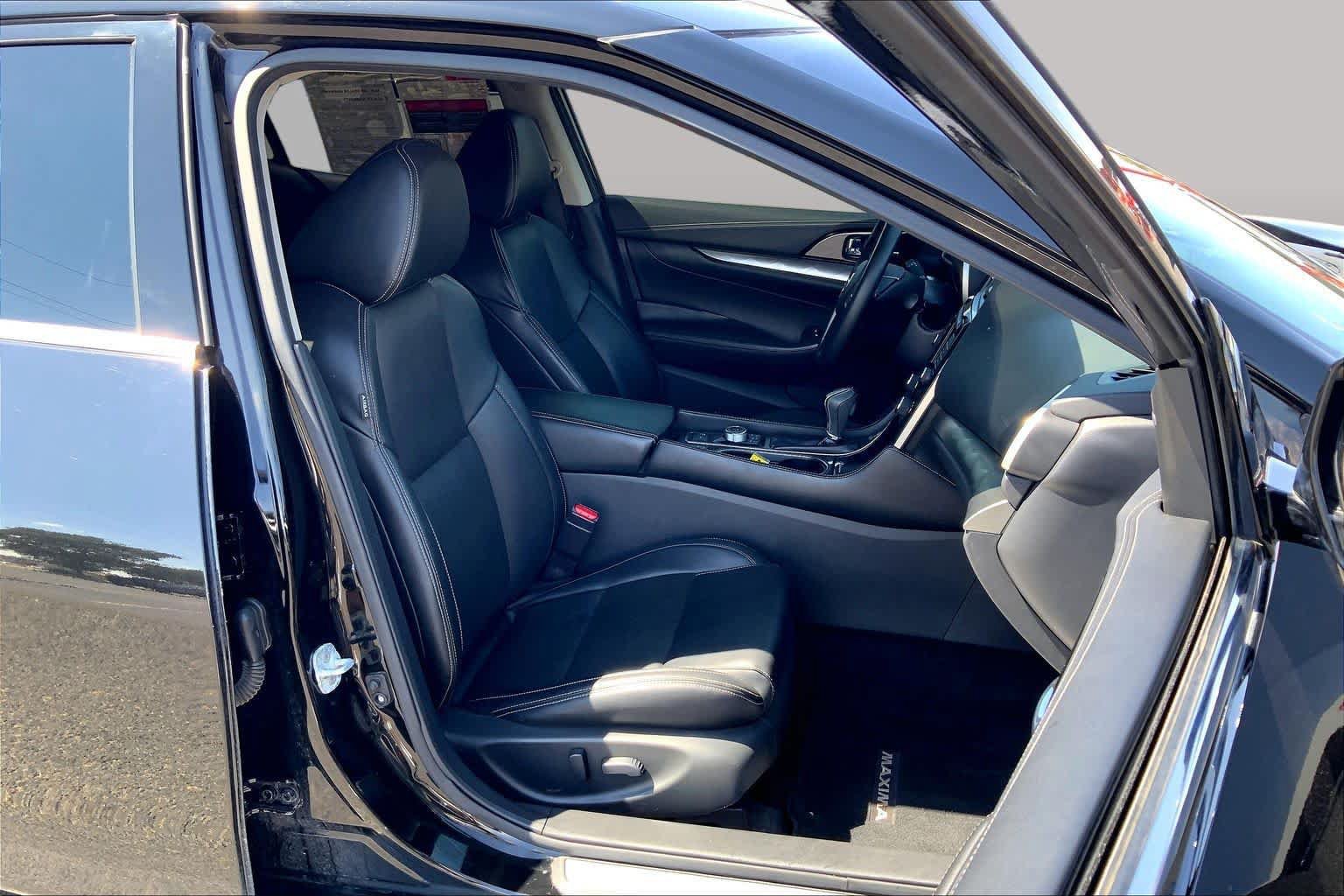Used 2022 Nissan Maxima SV w/ Floor Mat Group FWD image 9