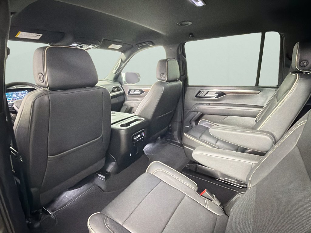 Used 2026 Chevrolet Suburban Premier AWD/4WD image 29