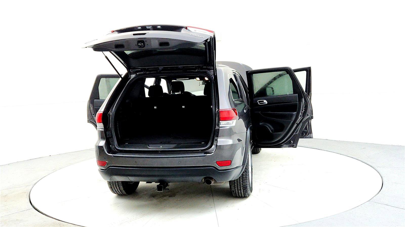 Used 2020 Jeep Grand Cherokee Laredo image 11