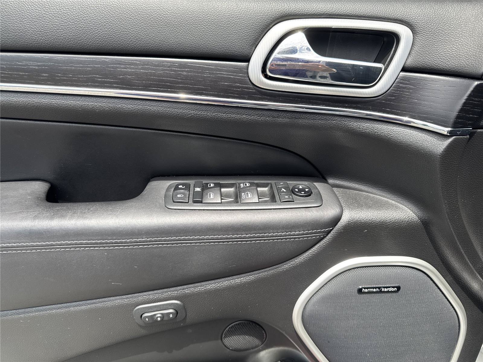 Used 2021 Jeep Grand Cherokee Summit AWD/4WD image 17