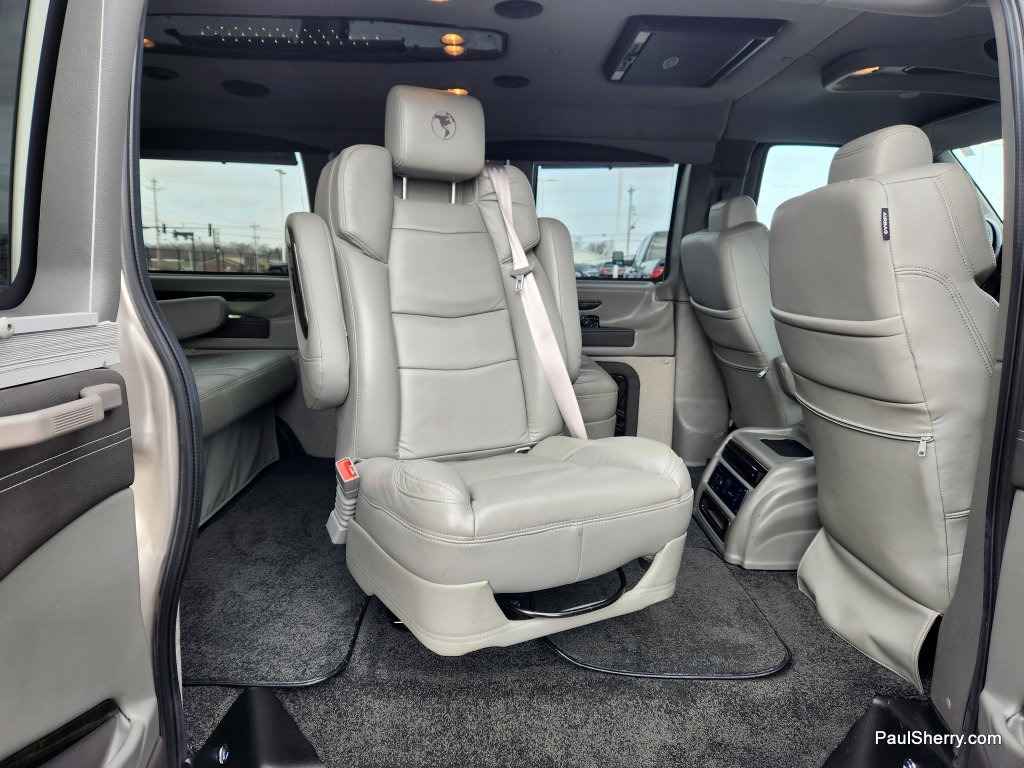 Used 2022 GMC Savana 2500 w/ Enhanced Convenience Package image 31